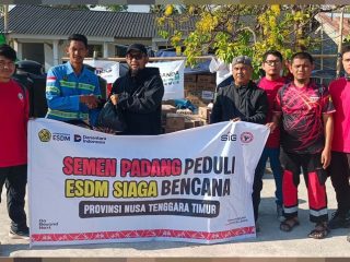 Semen Padang Salurkan 100 Paket Sembako untuk Korban Gempa